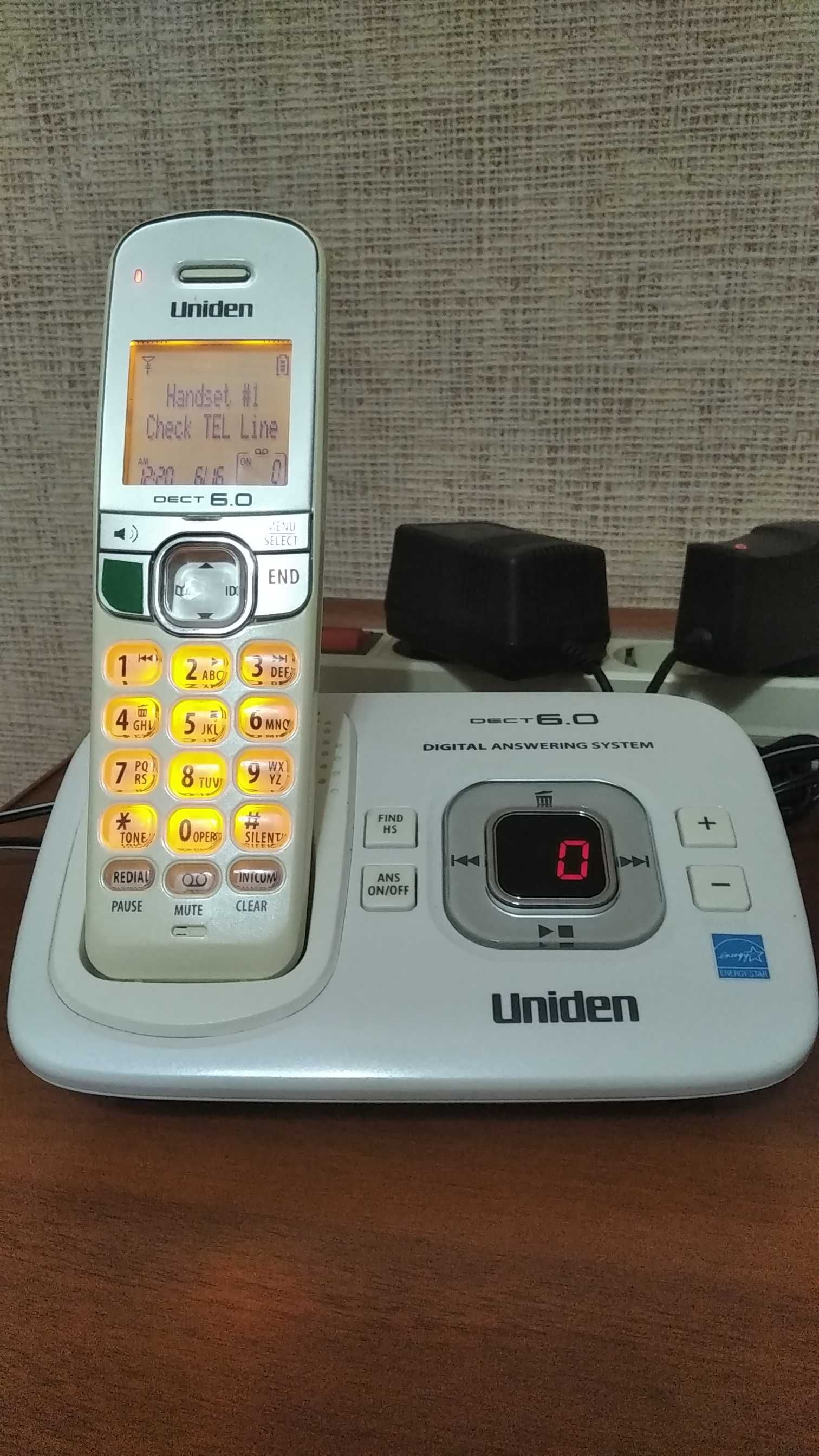 Продам радиотелефон UNIDEN две трубки на один телефонный номер.