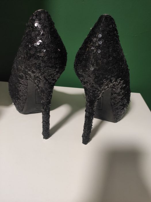 Черни токчета с пайети