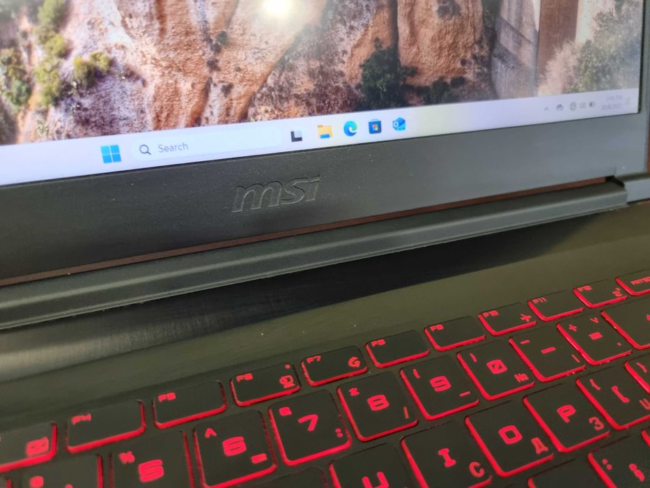 Геймърски Лаптоп MSI GF63 NVIDIA GTX 1050Ti