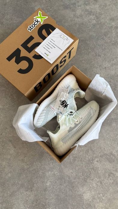 Yeezy Boost 350 V2 Cloud White