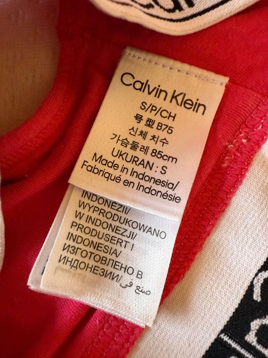 Дамско спортно бюстие Calvin Klein