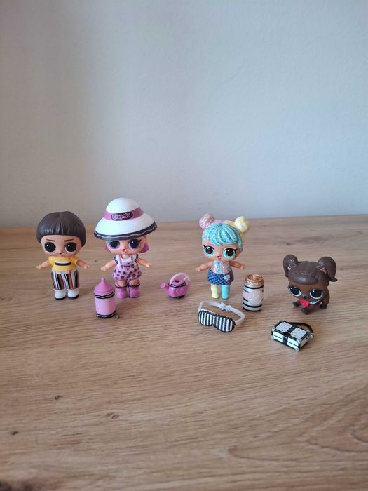 Vand lot cu 4 jucarii LOL