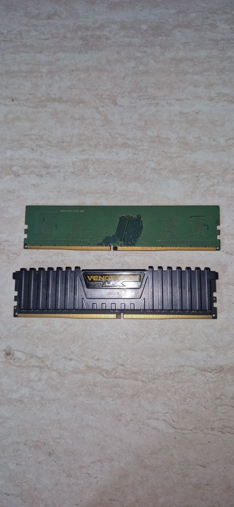 12GB memorie RAM ddr4 2400mhz