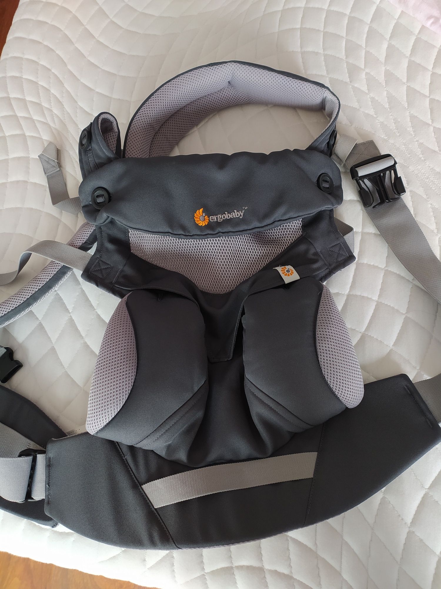 НОВО Бебешко кенгуру Ergobaby 360 Cool Air Mesh Carbon/Grey, До 20 кг