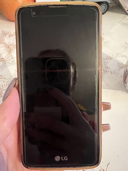 Срочно продам телефон LG K8 на запчасти!