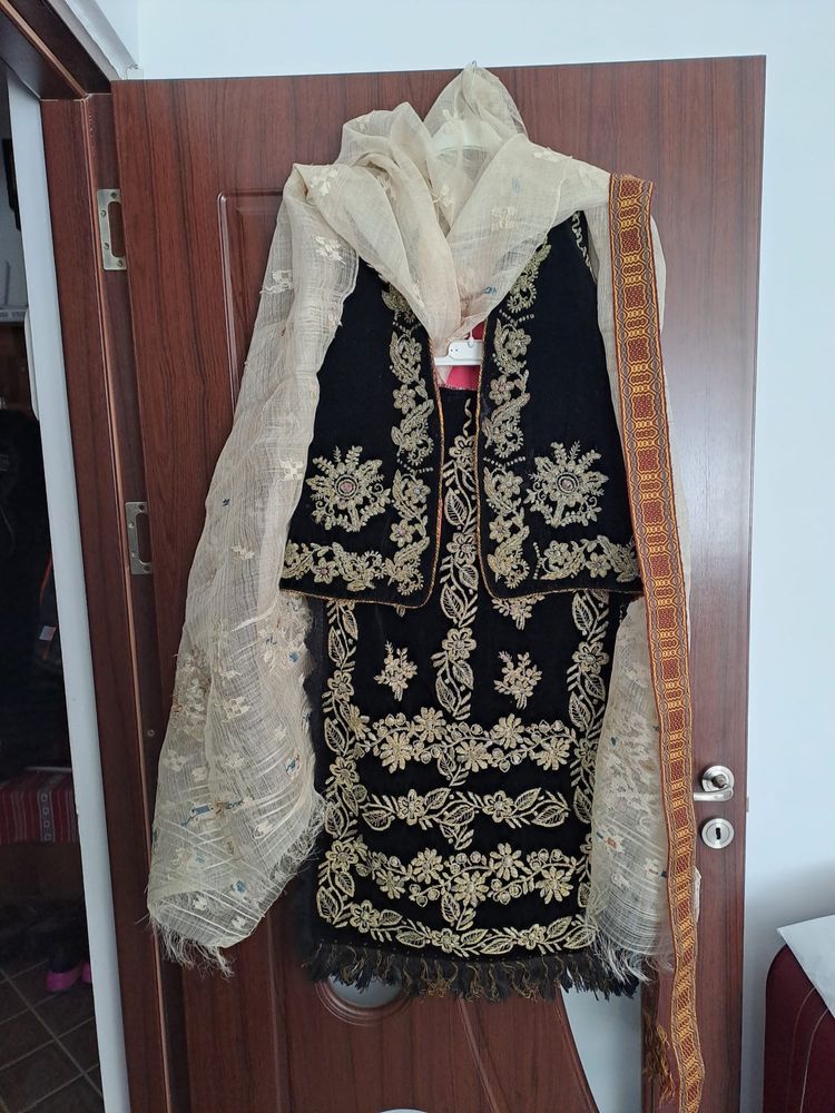 Costum traditional / porturi nationale - Damă