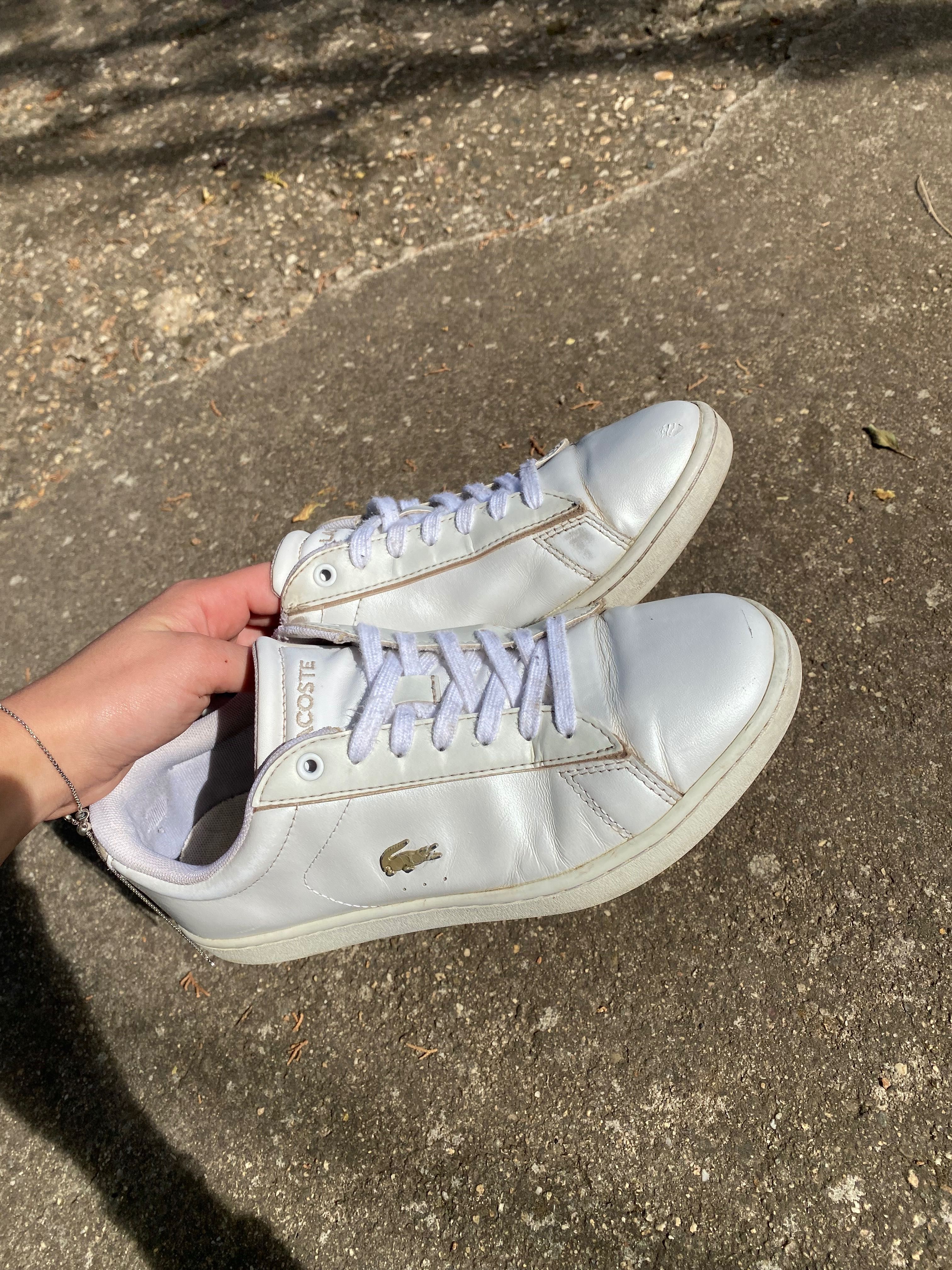 Бели обувки Lacoste