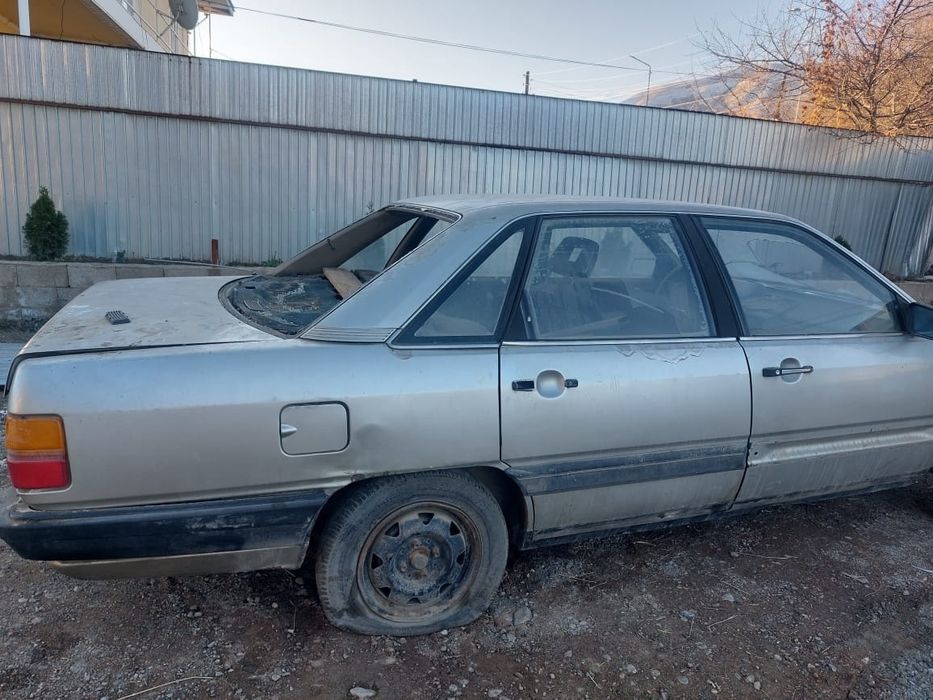 Продам машину на запчасти