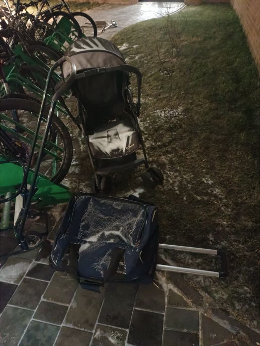 Коляска 5000 тг, сумка 2000тг