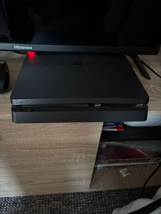 Vand PS4 cu o maneta