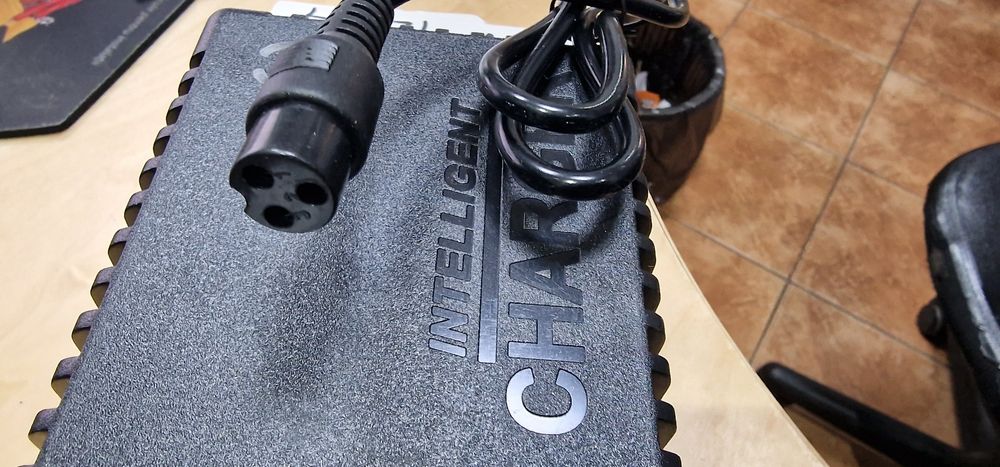 Incarcator scuter triciclete electrice 48V 12Ah Pb-acid