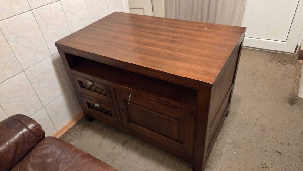 Mobila de living masa, canapea, canapea extensibila, comoda/scrin lemn