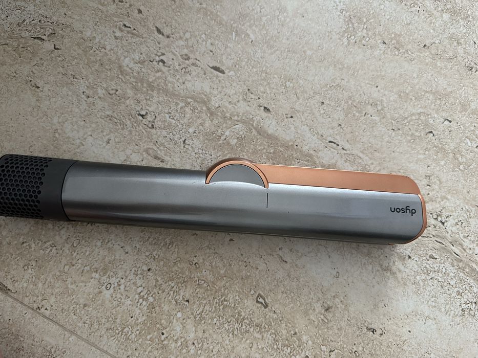 Dyson airstrait преса