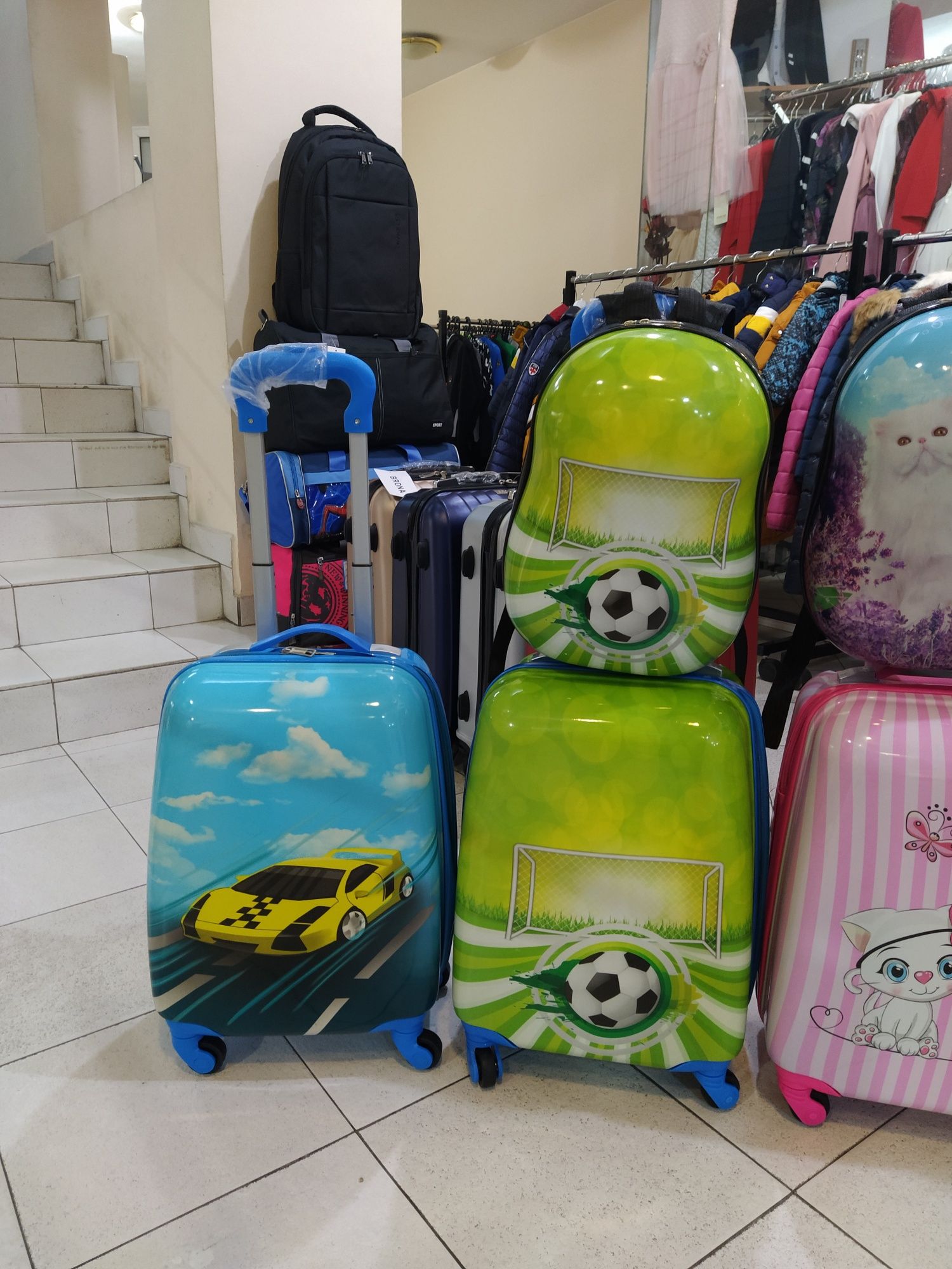 Детски куфари с четири колела
