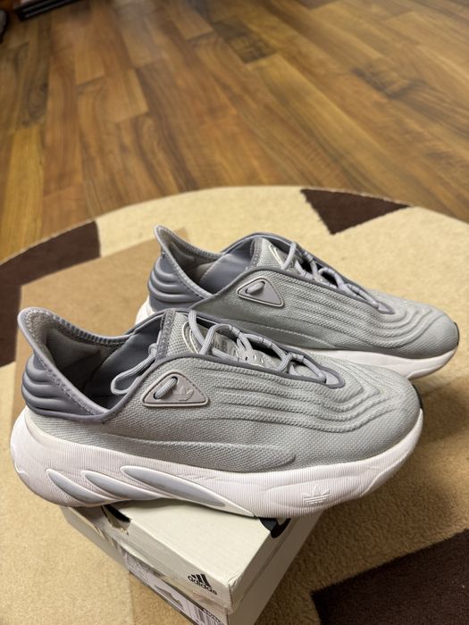 Adidas gri marimea 42