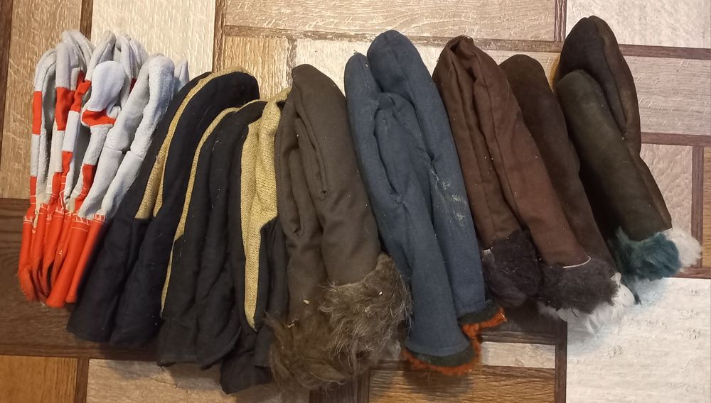 Продам зимнюю спецодежду,зимние варежки, спецобувь.