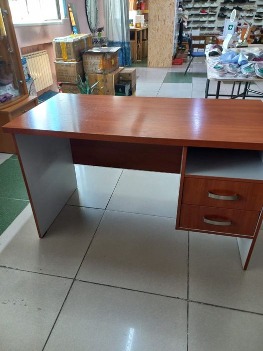 Стол офисный.