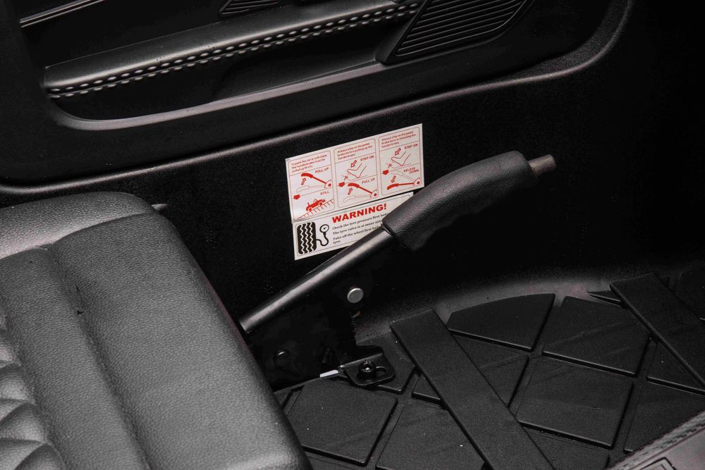 Лицензирана Акумулаторна Кола Audi R8 Premium,200W,24V,Помпещи гуми