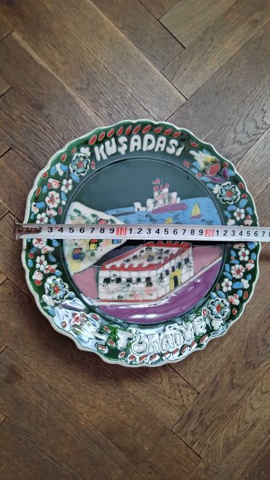Голяма декоративна чиния от Кушадасъ Турция.Красива ръчна изработка.