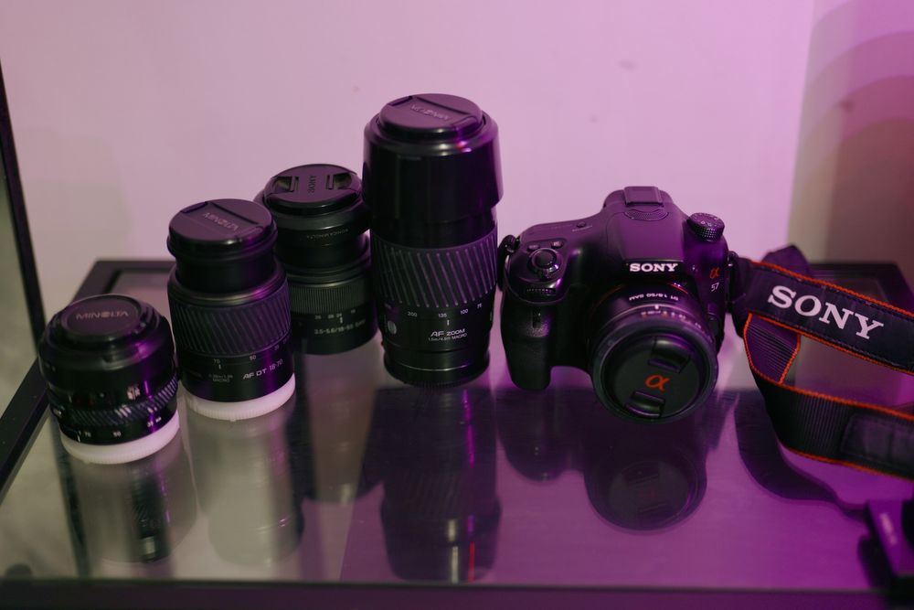 Sony A57 + 5 обектива + Manfrotto раница и аксесоари