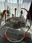 Jumper interactiv cu jucarii rotire 360