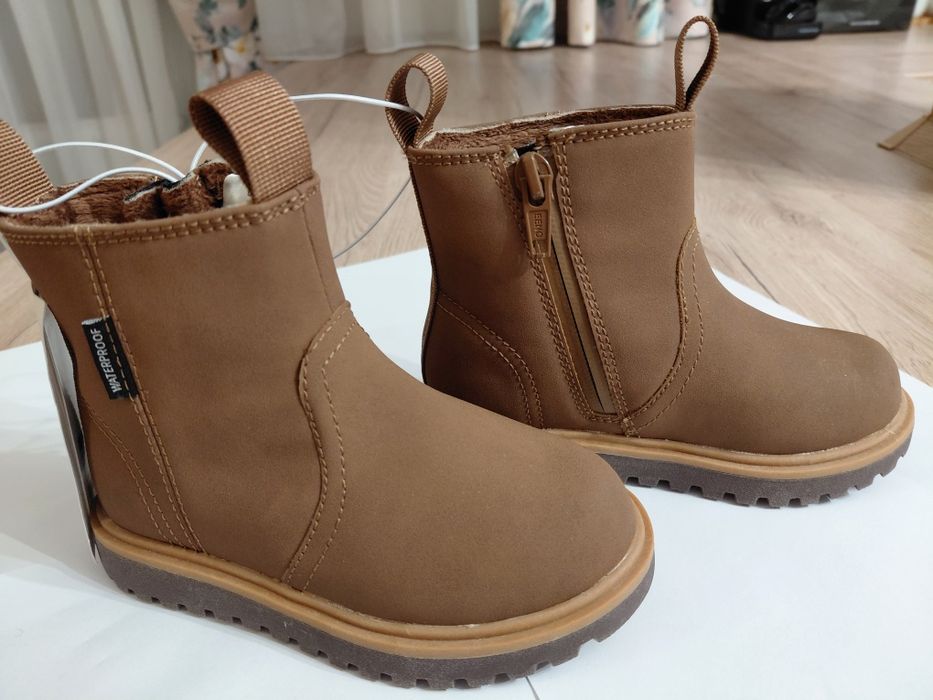 Ghete fetite H&M-  noi cu eticheta