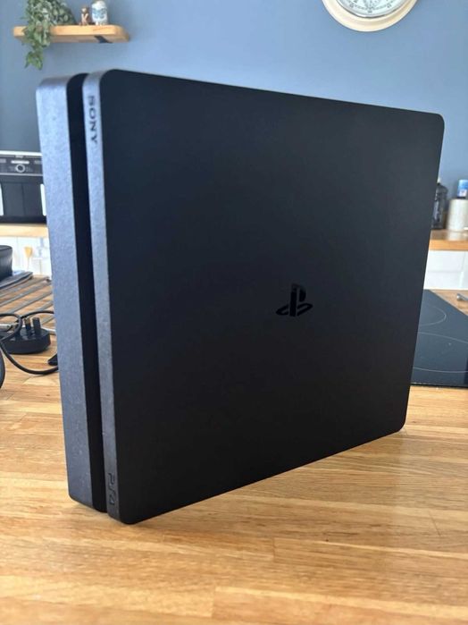 Playstation 4 slim