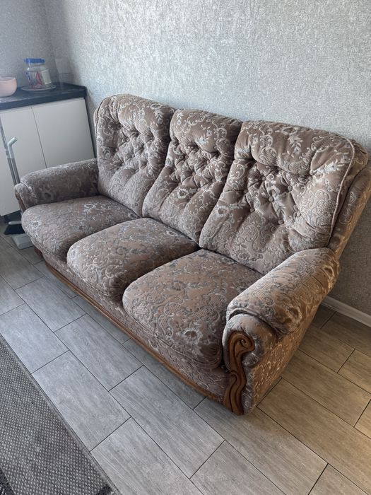 Продам диван и одно кресло