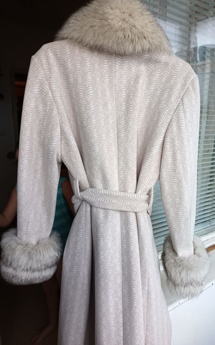 Палто от кашмир и естествен косъм от лисица