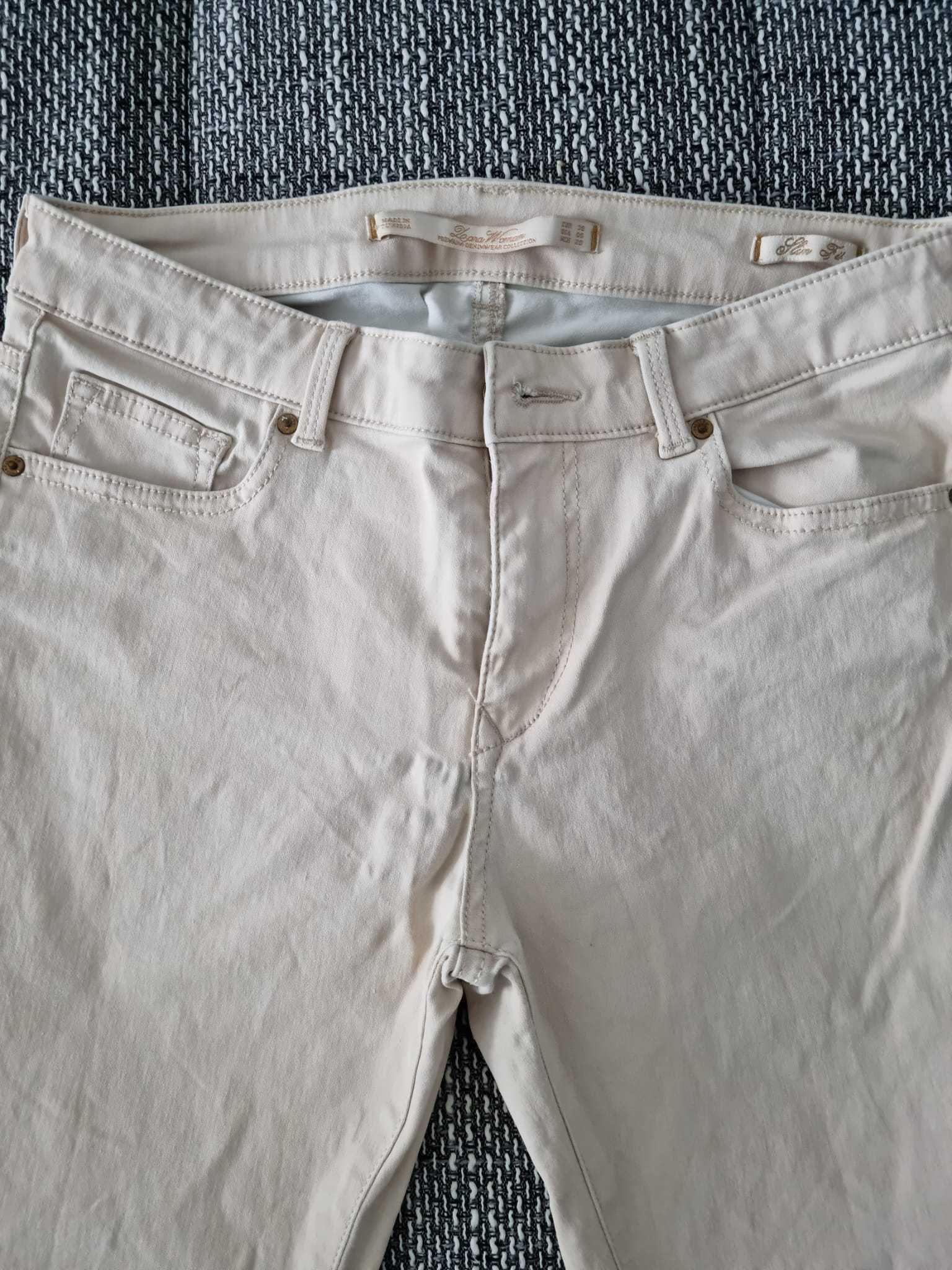 Vand pantaloni Zara