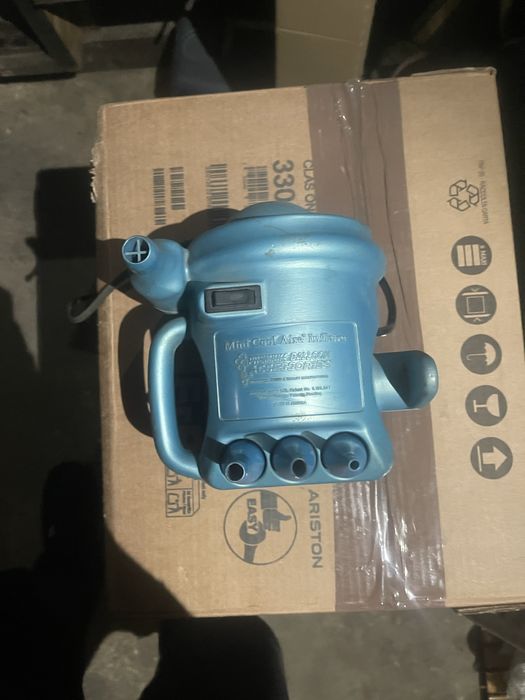 Mini compresor pt unflat baloane