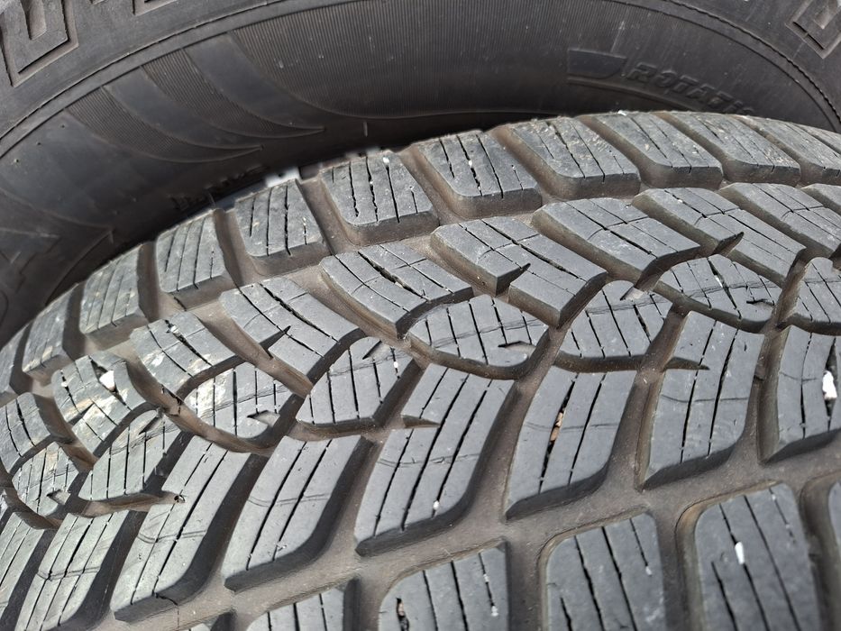 -Vând anvelope iarnă 215/65 R16-