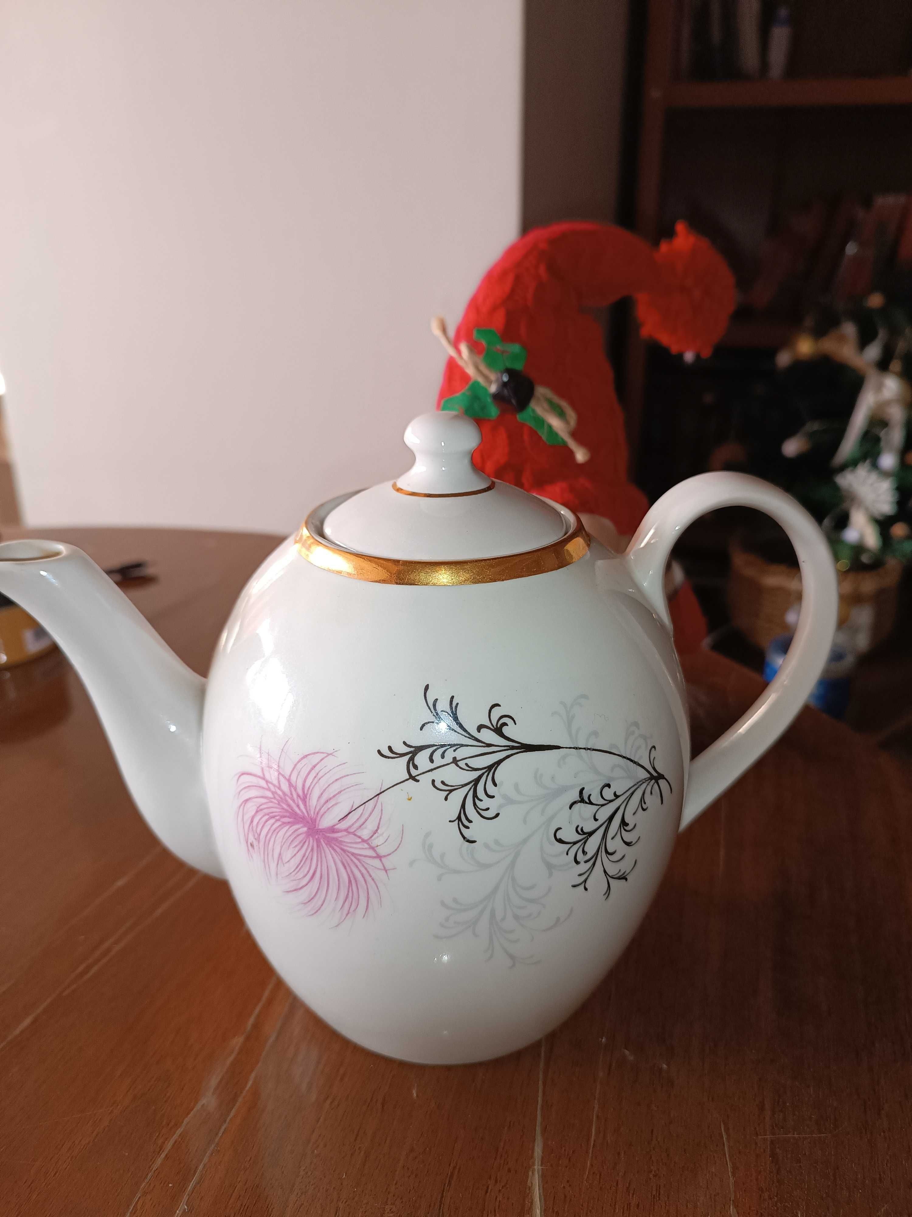Чайник с астрой, фарфор, высота  17,5 см