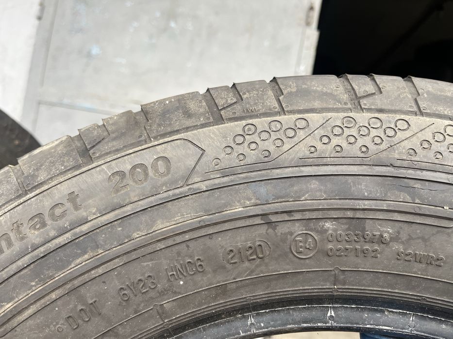 2 бр. гуми за бус 205/75/16C Continental DOT 2120 5 mm