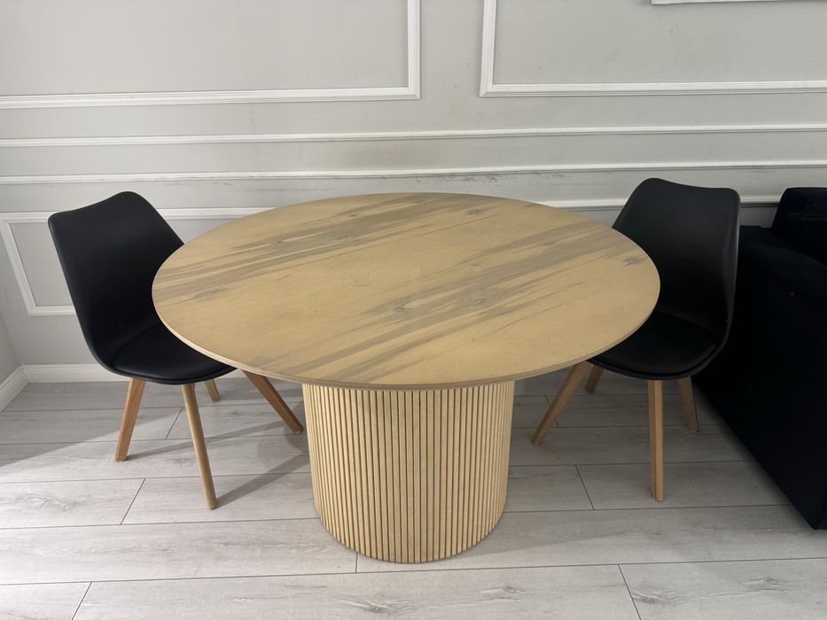 Круглый стол продается