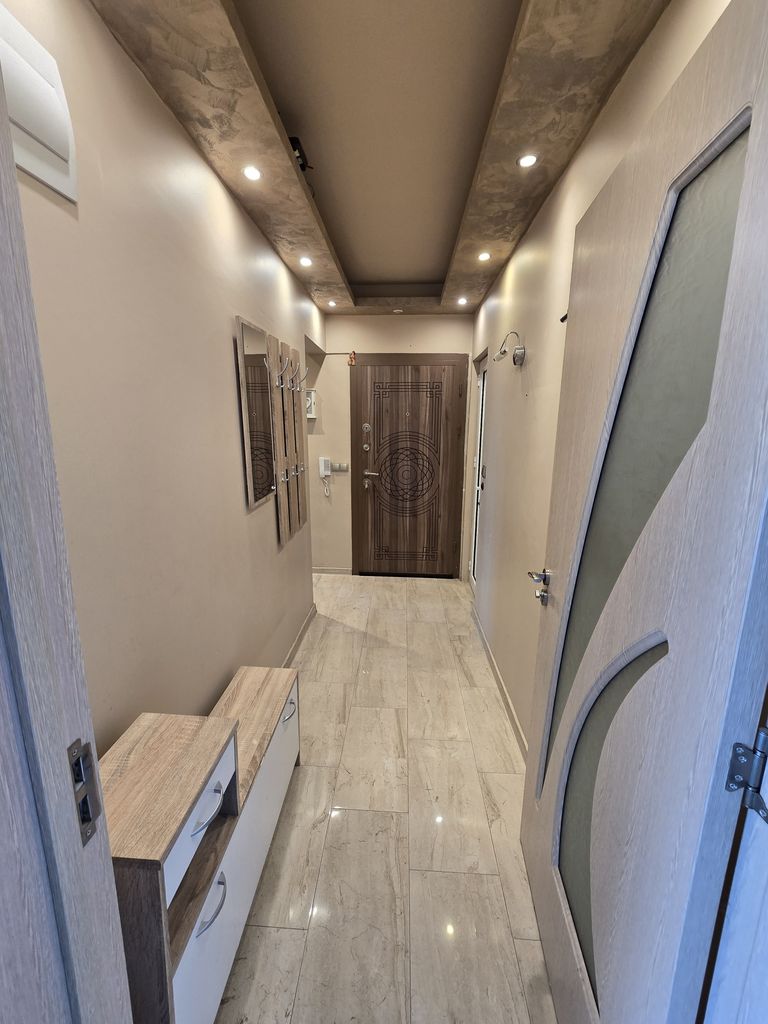 Продава се Четиристаен апартамент в Хасково, Любен Каравелов - 96 кв.м за 1094 €/кв.м - Снимка #4