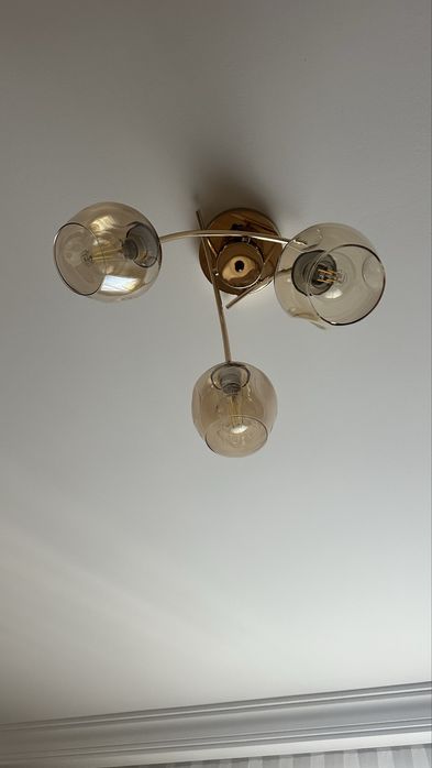 Трехрожковая люстра