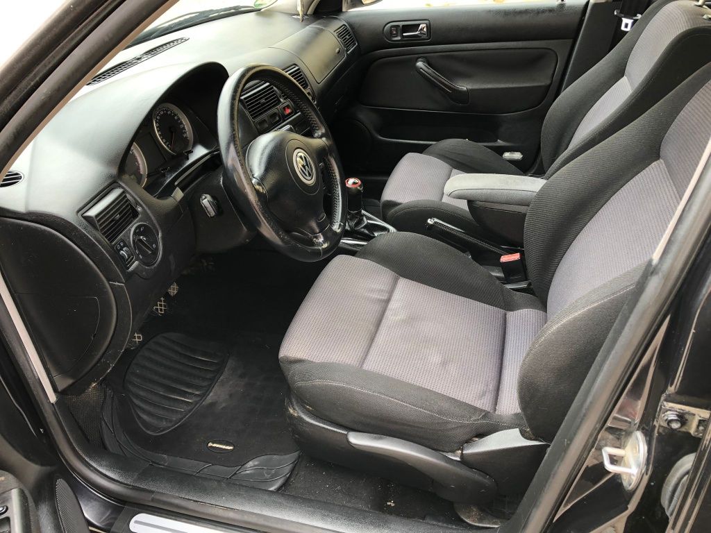 Volkswagen golf 1.6  benzina  2003