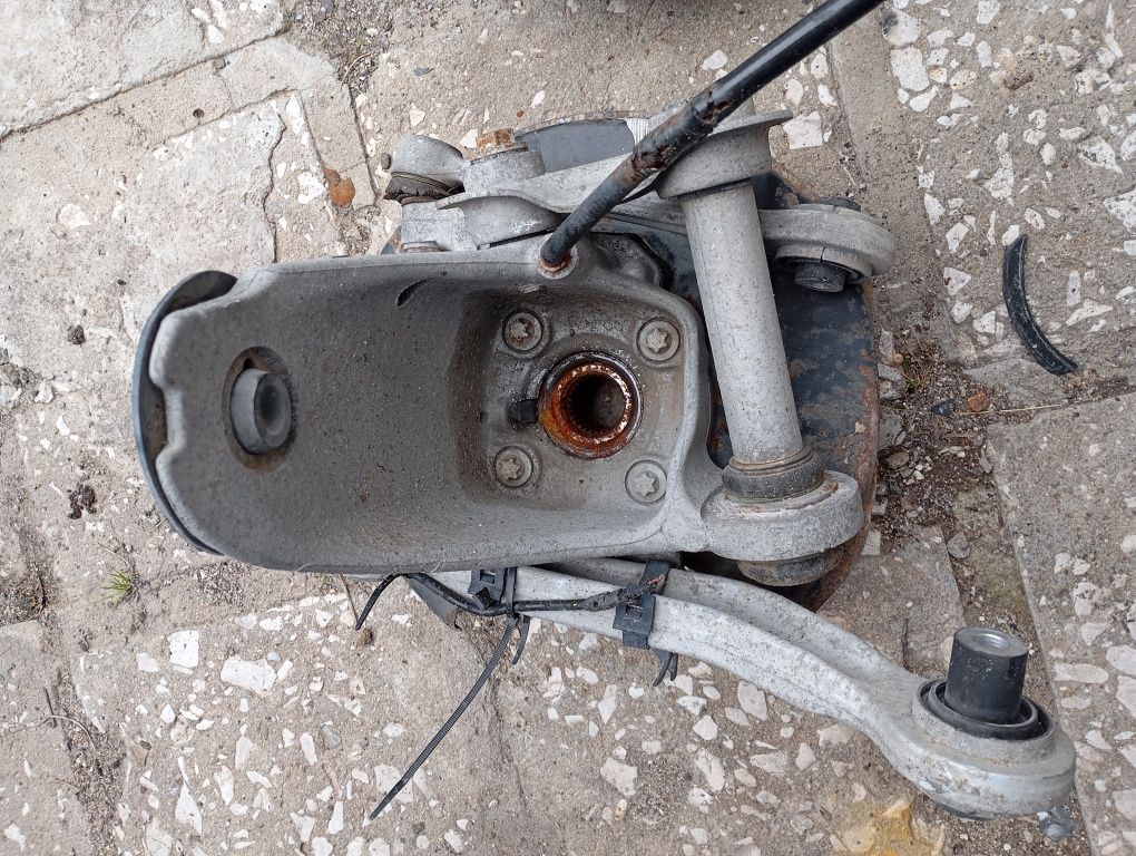 Задни шенкели BMW E39 520i Комби