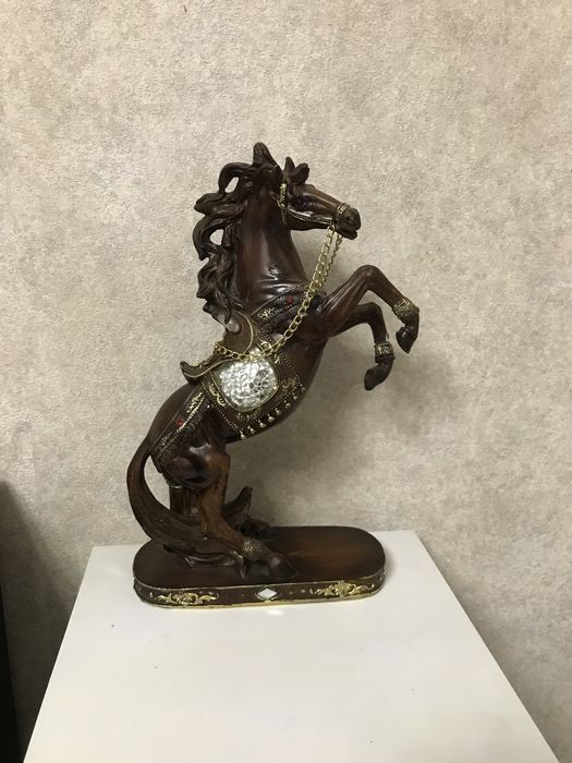 Лошадь новая 30 см