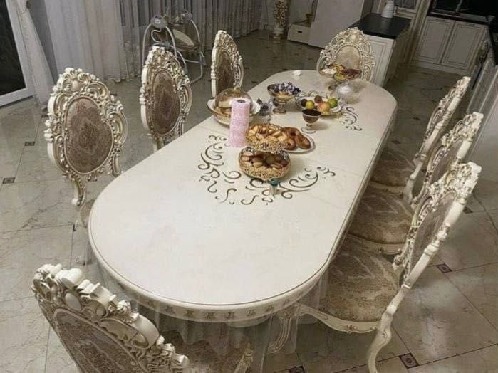 В продаже стол со стульями
