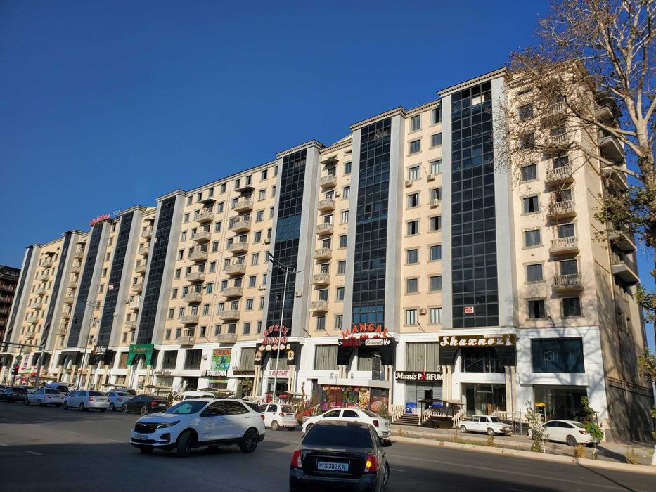 3 XONALI YANGI TA'MIRLANGAN Kvartira sotiladi. Guliston