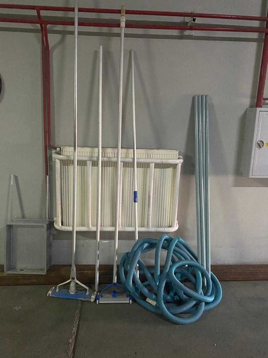 Инвентарь для чистки бассейна (швабра пылесос с палкой)