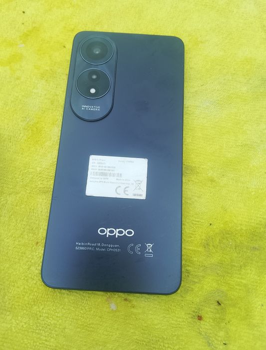 Vand telefoane mobile