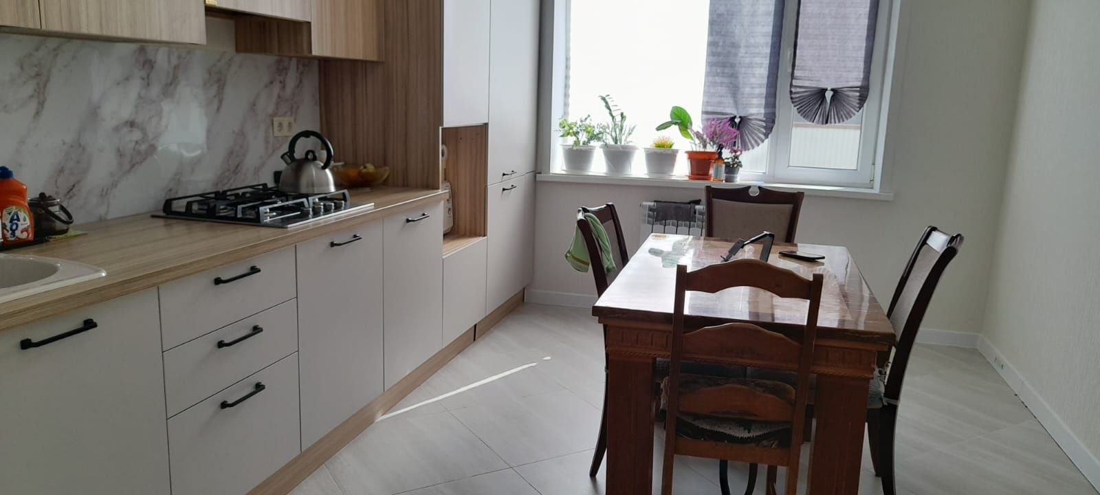 Продам в центре двухэтажный коттедж