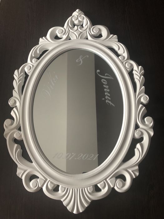 Oglinda de mireasa gravata cu numele mirilor si data evenimentului