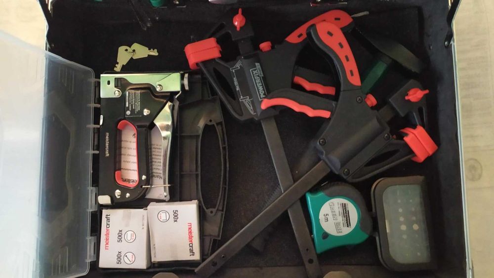 НОВ Метален куфар Mannesmann с НЕПОЛЗВАНИ инструменти,108 части.