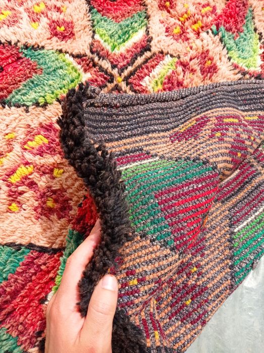 Изключително запазен вълнен цветен китеник, размери 190 см на 160см