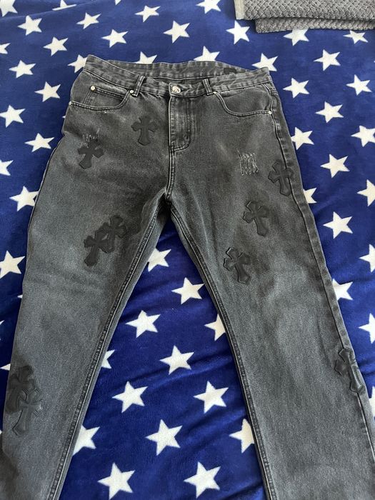 Vand blugi stiti voi de care sunt