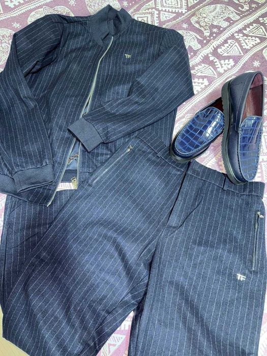 Срочно продам мужской костюм двойка и коженную обувь